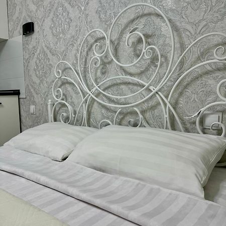 Уютная Комната-Студия В Центре Бишкека Εξωτερικό φωτογραφία
